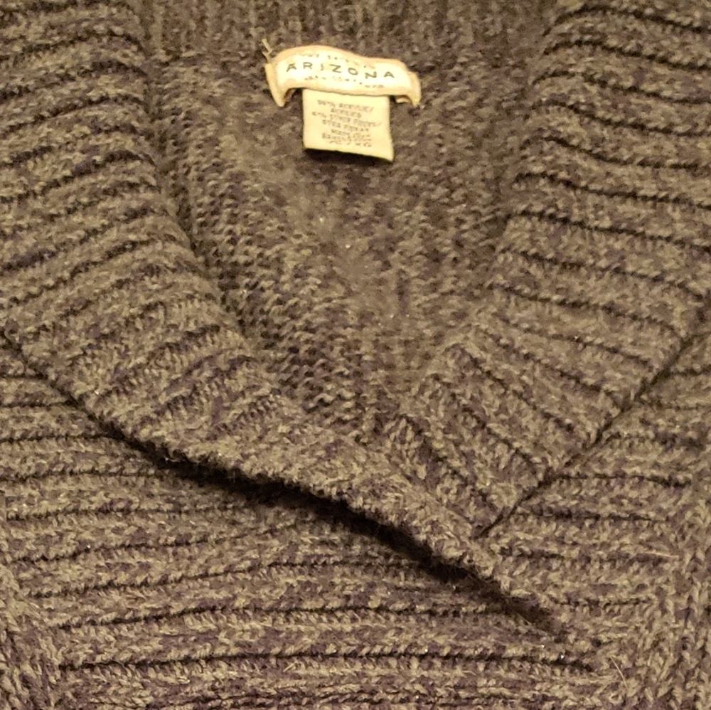 Arizona v-neck/ quarter sleeved sweater